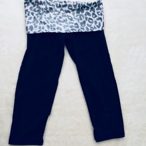 Victoria Secret Pink Yoga Cropped Leggings XS.